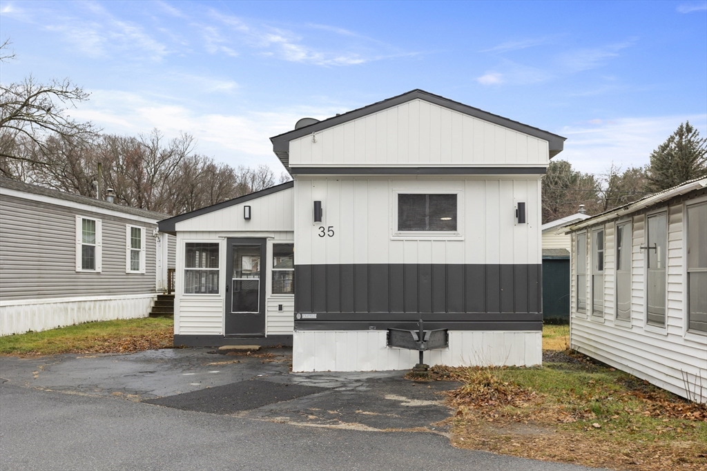 557 Southwest Cutoff, Unit 35 Worcester, MA 01607 - Photo 4 of 32