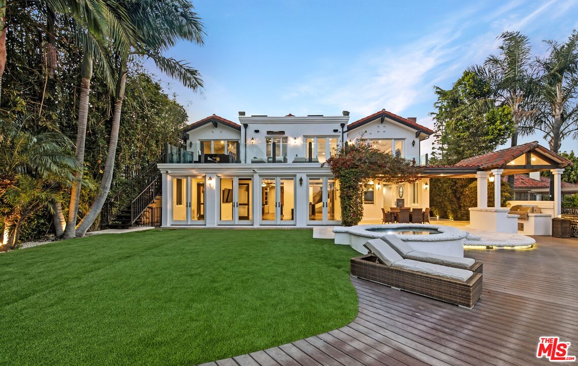 12608 Promontory Road Los Angeles, CA 90049 - Photo 5 of 59