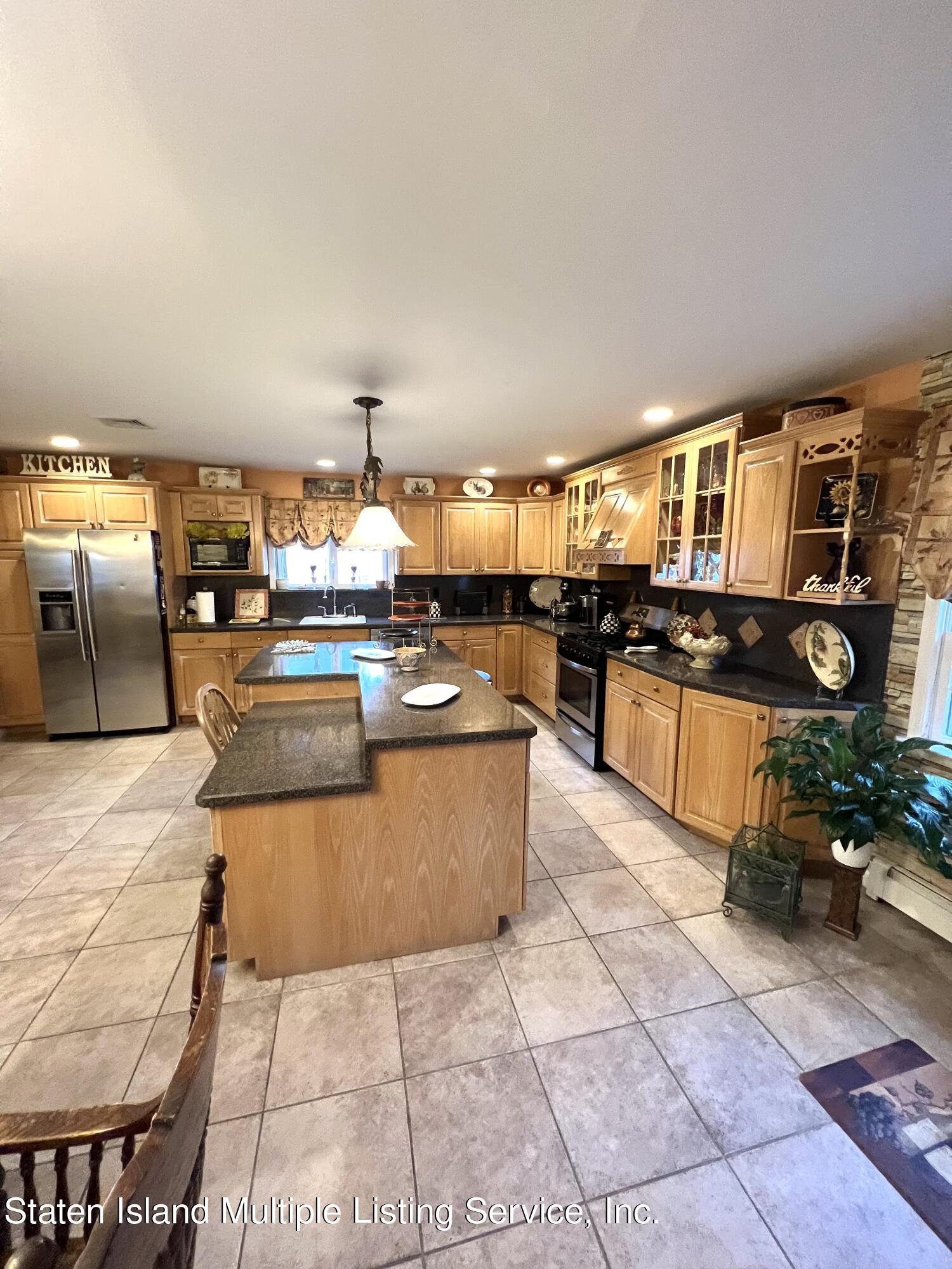 383 Beach Road Staten Island, NY 10312 - Photo 16 of 34 DA493CE9-E06C-4CD5-B397-4BE2C7E6DBEB_1_2