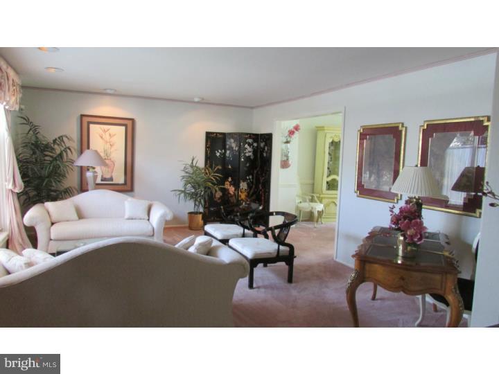 372 Harford Road Somerdale, NJ 08083 - Photo 3 of 24 Living Room
