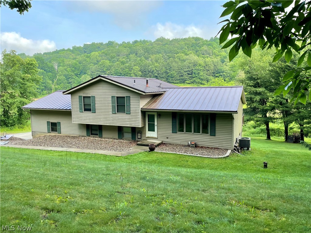 15108 Pleasant Valley Road Southeast Newcomerstown, OH 43832 - Photo 2 of 24