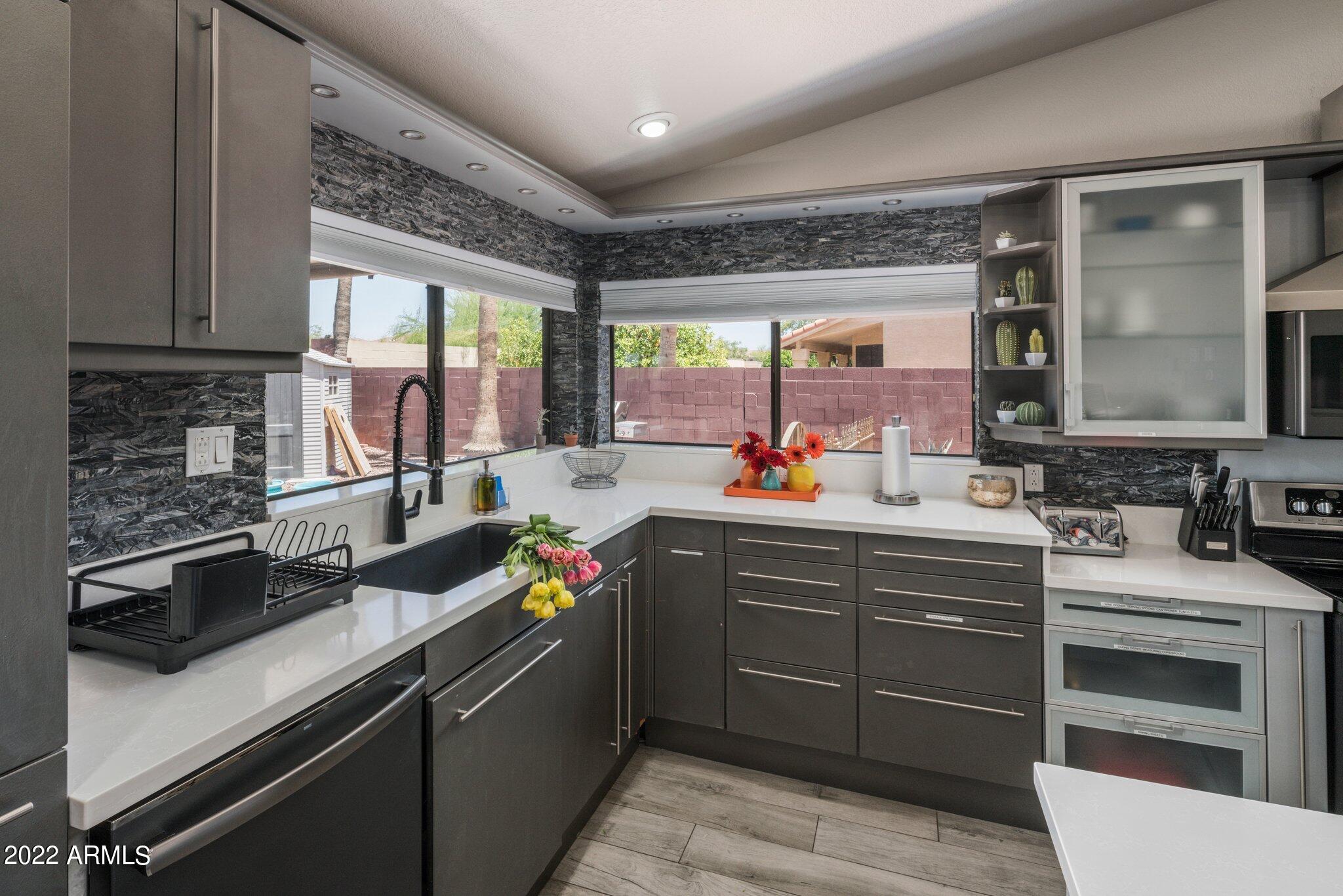 1142 East Kings Avenue Phoenix, AZ 85022 - Photo 3 of 45 Kitchen