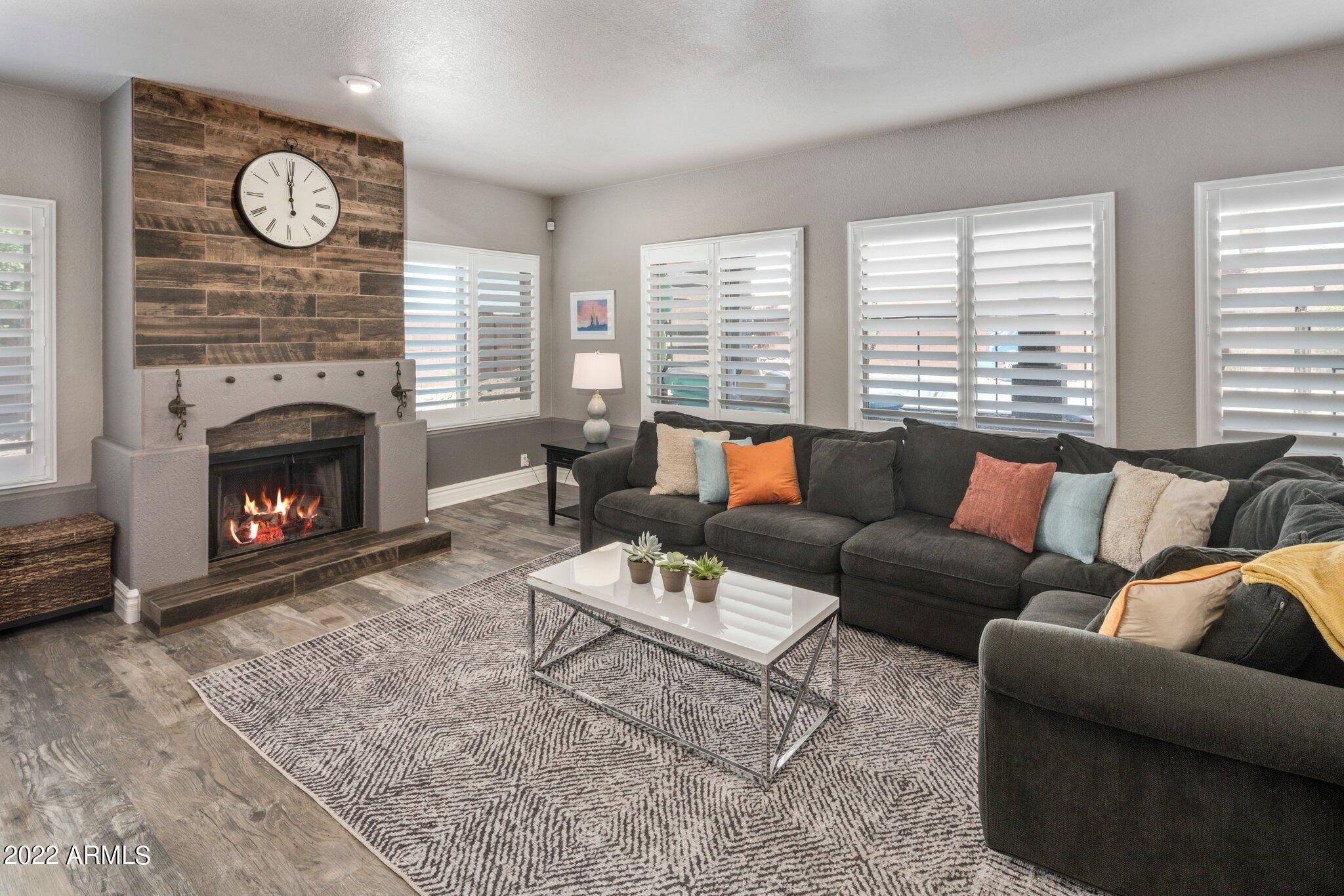 1142 East Kings Avenue Phoenix, AZ 85022 - Photo 6 of 45 Family Room