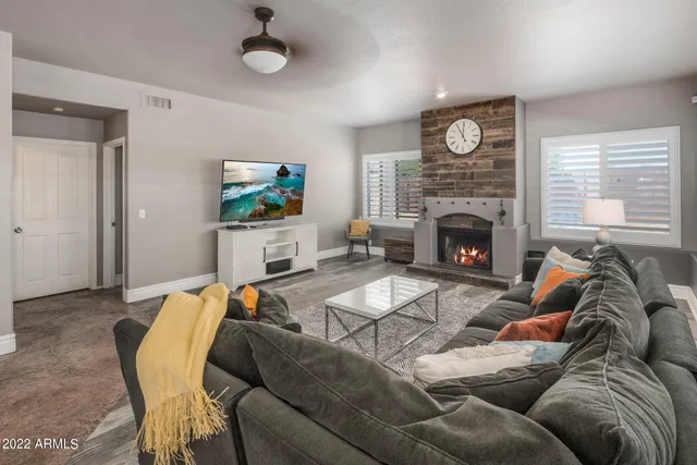 $9,500 | 1142 East Kings Avenue, Phoenix, AZ 85022