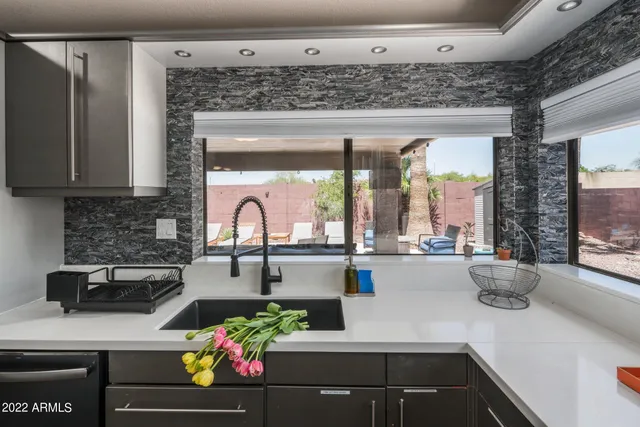 $9,500 | 1142 East Kings Avenue, Phoenix, AZ 85022