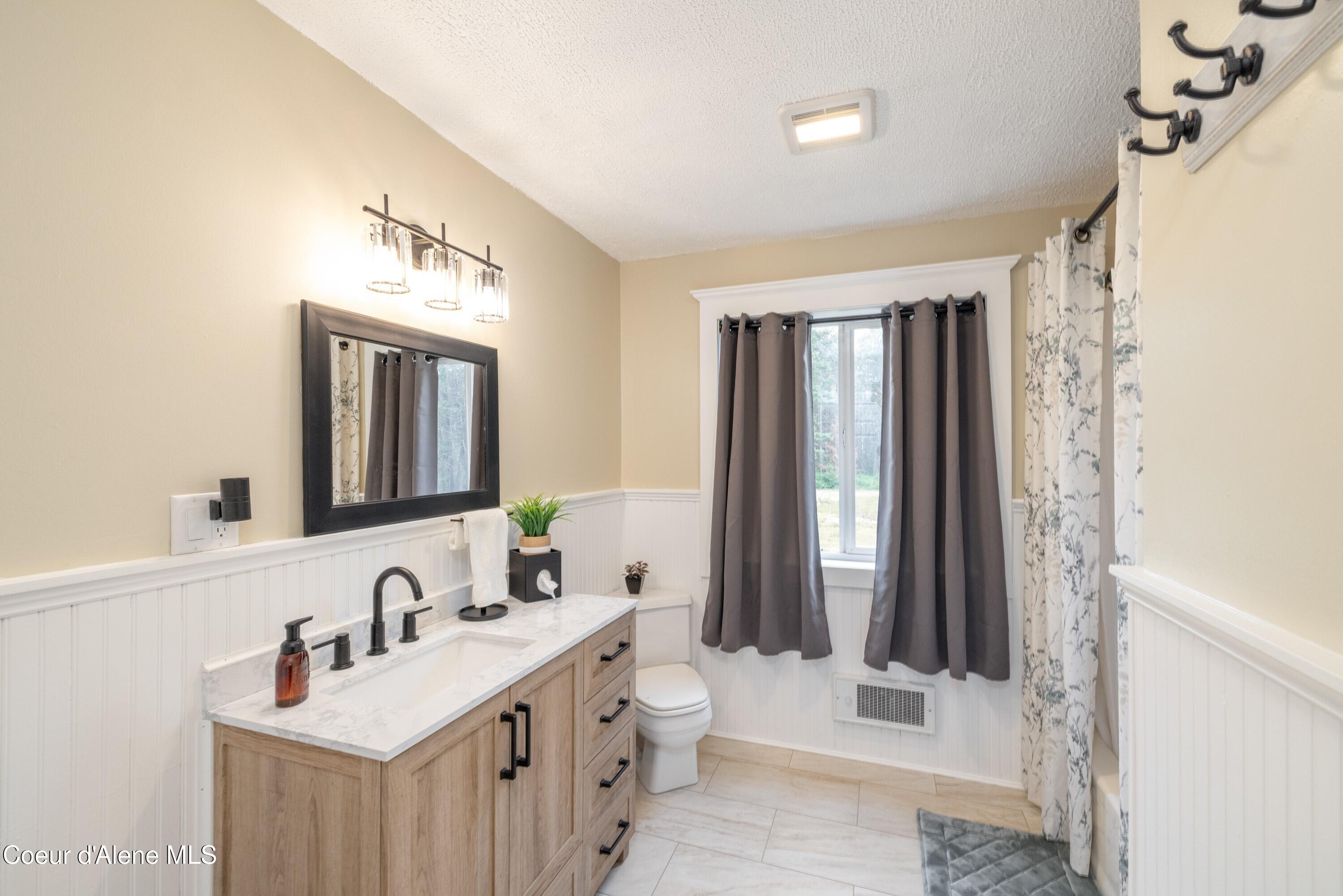 8924 East Black Bear Road Athol, ID 83801 - Photo 18 of 29 017_Bathroom