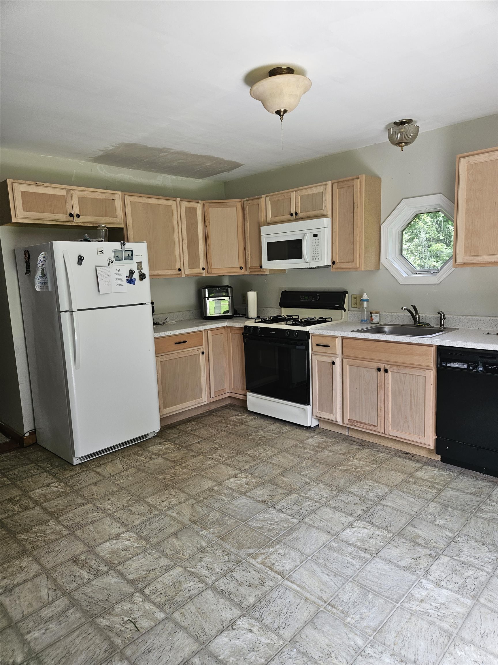 39 Tunnel Stream Road Benton, NH 03785 - Photo 8 of 14 Gallery Image 8