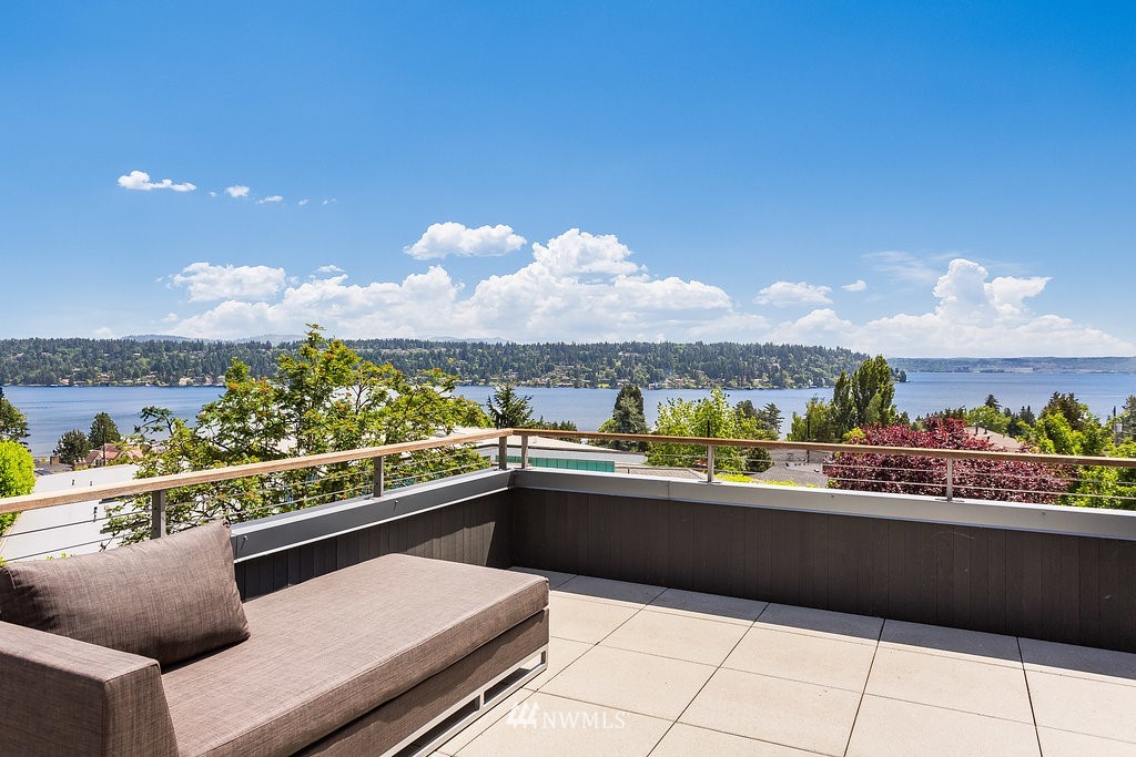 5505 South Upland Road Seattle, WA 98118 - Photo 28 of 32 a view of a chairs and table in a balcony