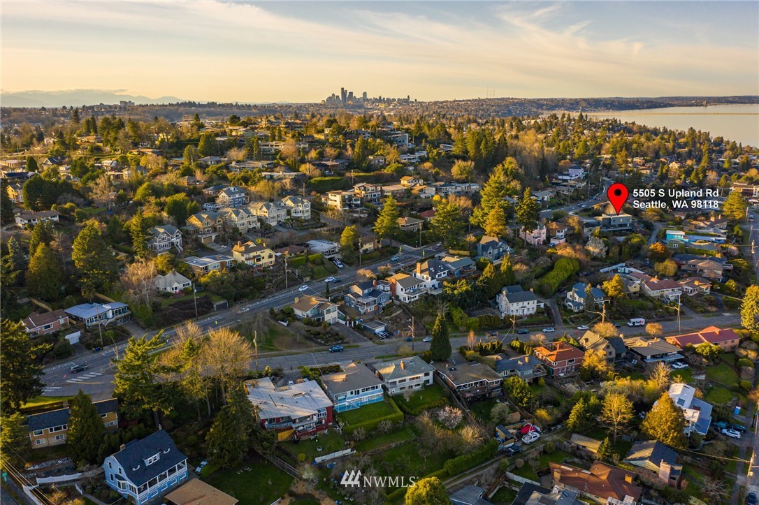 5505 South Upland Road Seattle, WA 98118 - Photo 31 of 32 an aerial view of multiple house