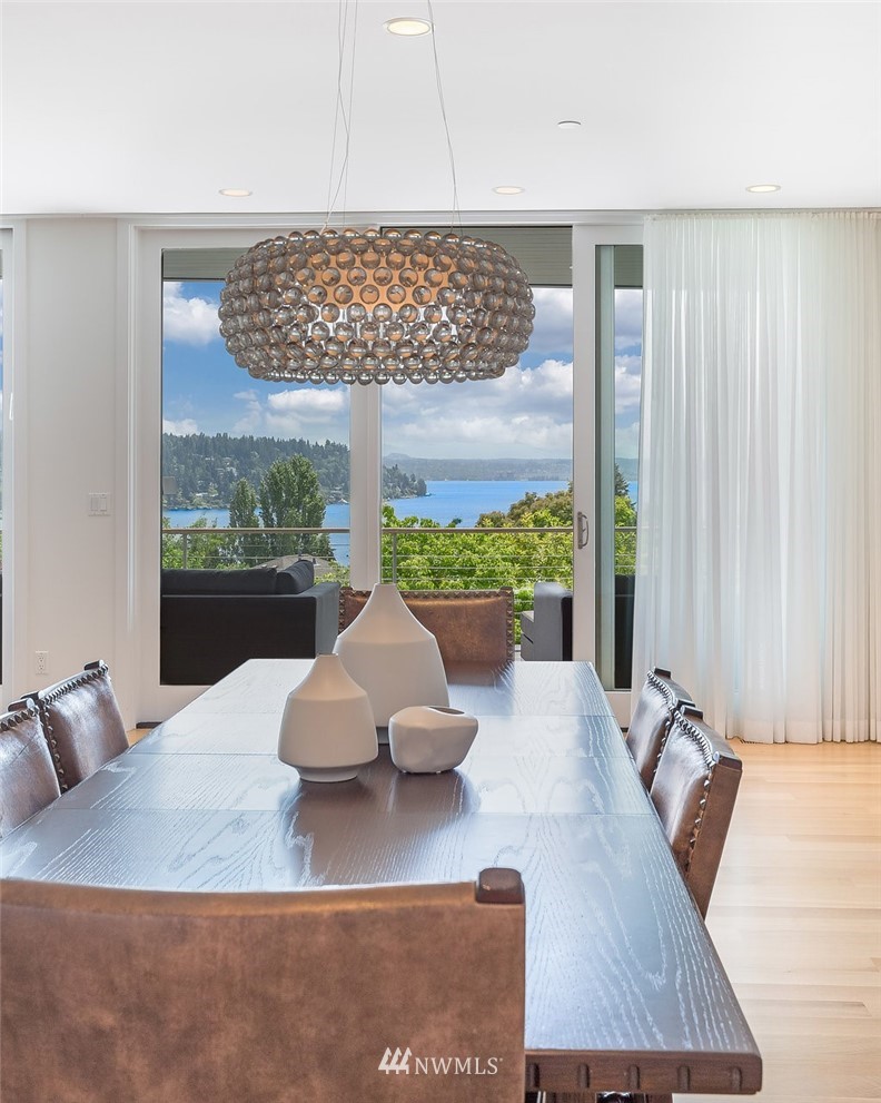 5505 South Upland Road Seattle, WA 98118 - Photo 6 of 32 a view of table and chair