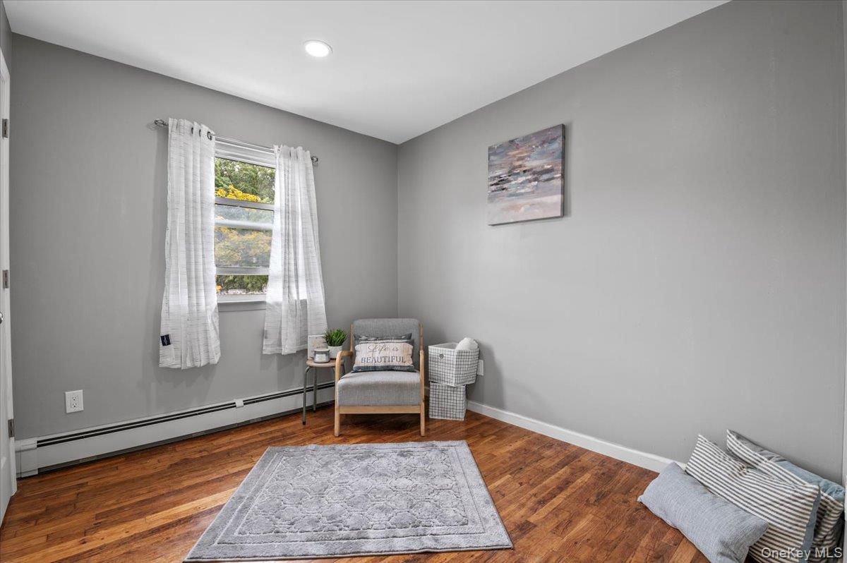 7 Bennett Court Copiague, NY 11726 - Photo 13 of 22 a living room with a rug