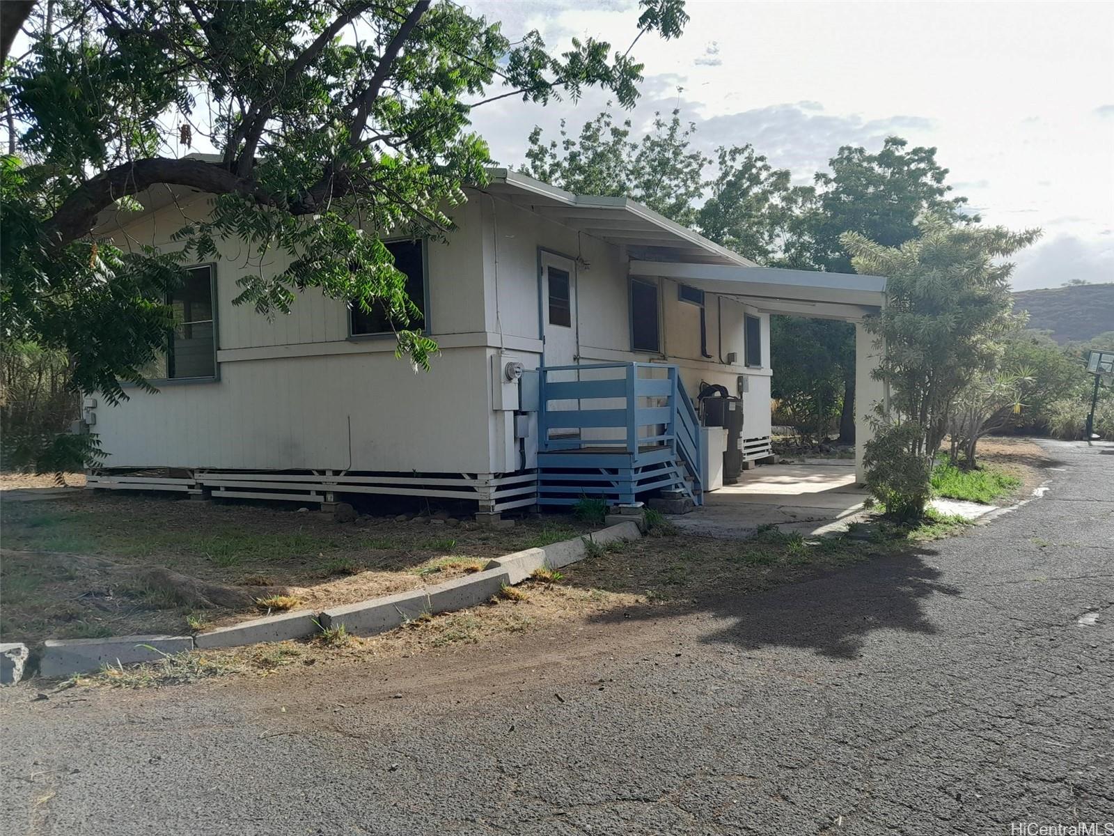 85-775A Waianae Valley Road Waianae, HI 96792 - Photo 10 of 25 a view of a house with backyard