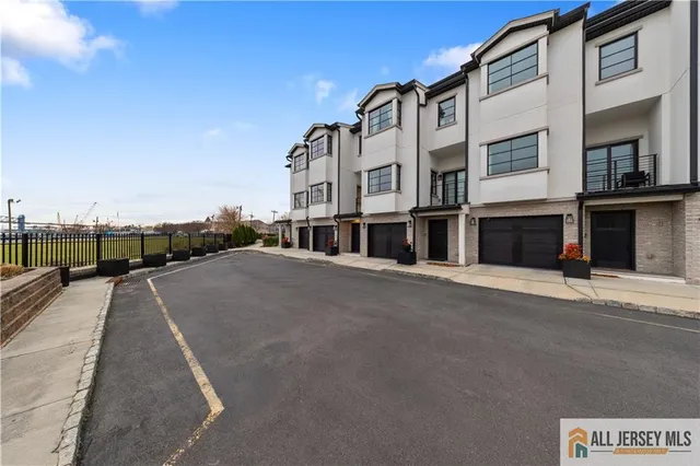 $665,000 | 2 Harbor Front Plaza, Elizabeth, NJ 07206