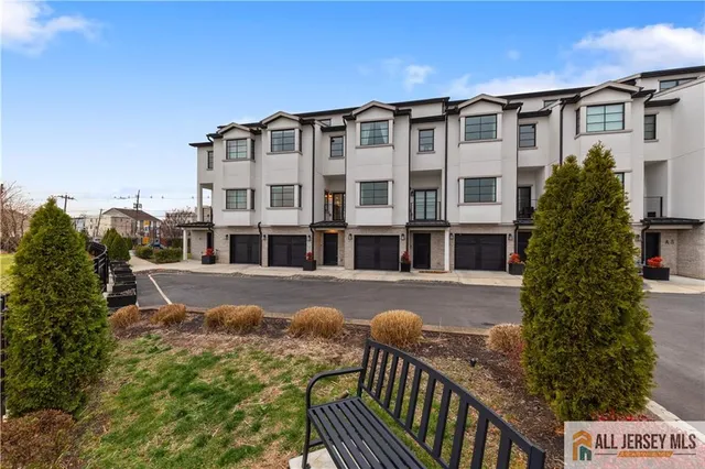 $665,000 | 2 Harbor Front Plaza, Elizabeth, NJ 07206