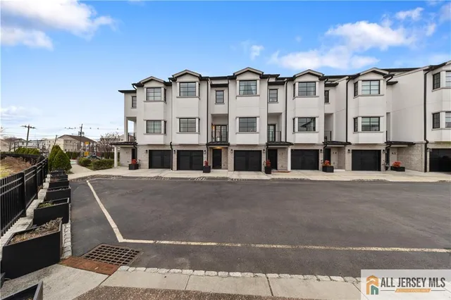 $665,000 | 2 Harbor Front Plaza, Elizabeth, NJ 07206