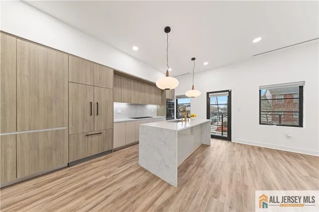 $665,000 | 2 Harbor Front Plaza, Elizabeth, NJ 07206