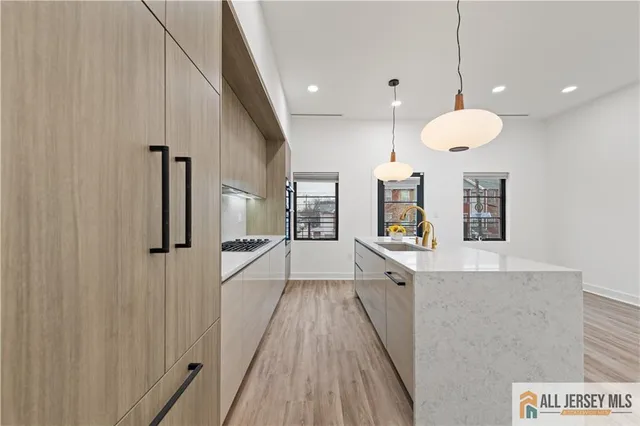 $665,000 | 2 Harbor Front Plaza, Elizabeth, NJ 07206