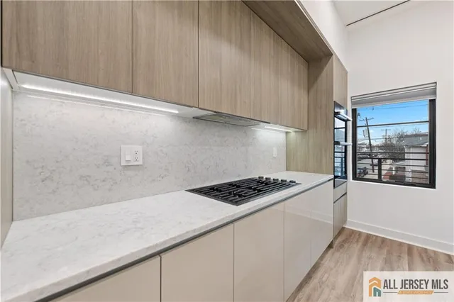 $665,000 | 2 Harbor Front Plaza, Elizabeth, NJ 07206