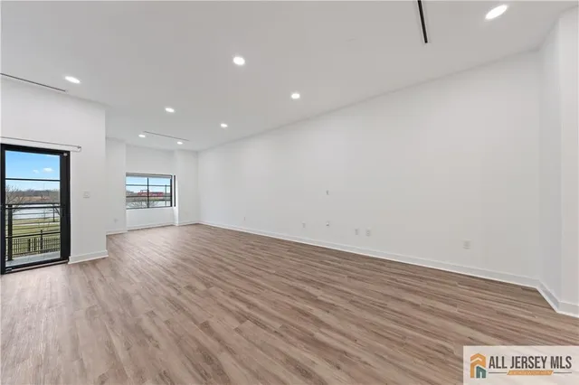 $665,000 | 2 Harbor Front Plaza, Elizabeth, NJ 07206