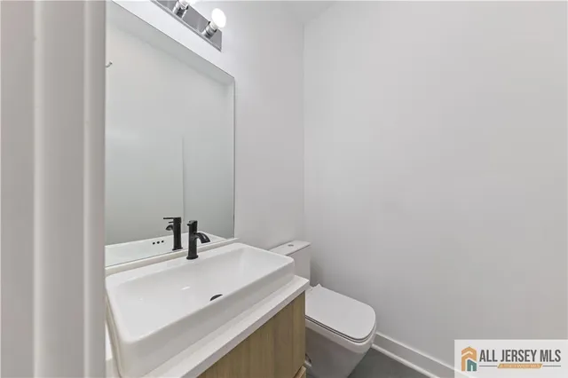 $665,000 | 2 Harbor Front Plaza, Elizabeth, NJ 07206