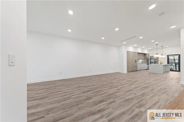 $665,000 | 2 Harbor Front Plaza, Elizabeth, NJ 07206