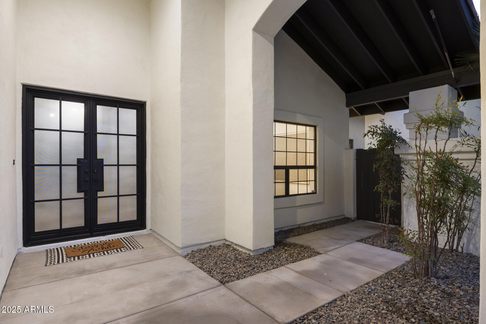 1739 East Knox Road Tempe, AZ 85284 - Photo 4 of 49 Front Patio