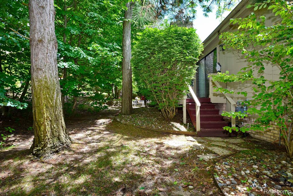 7139 Suncrest Road West Bloomfield, MI 48322 - Photo 27 of 34