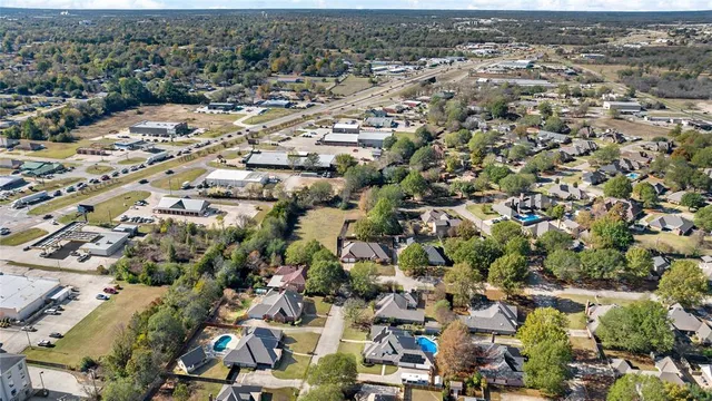 $335,000 | 1715 30th Street Northeast, Paris, TX 75462