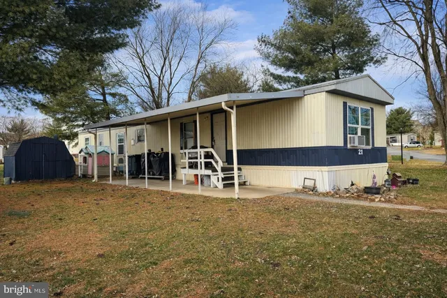 a house view with a outdoor space