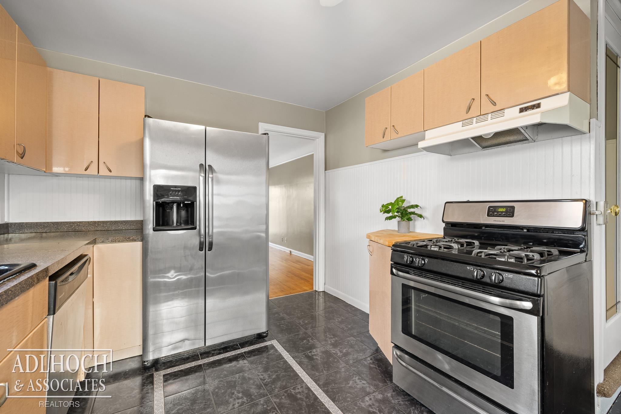 2065 Ridgemont Road Grosse Pointe Woods, MI 48236 - Photo 8 of 26