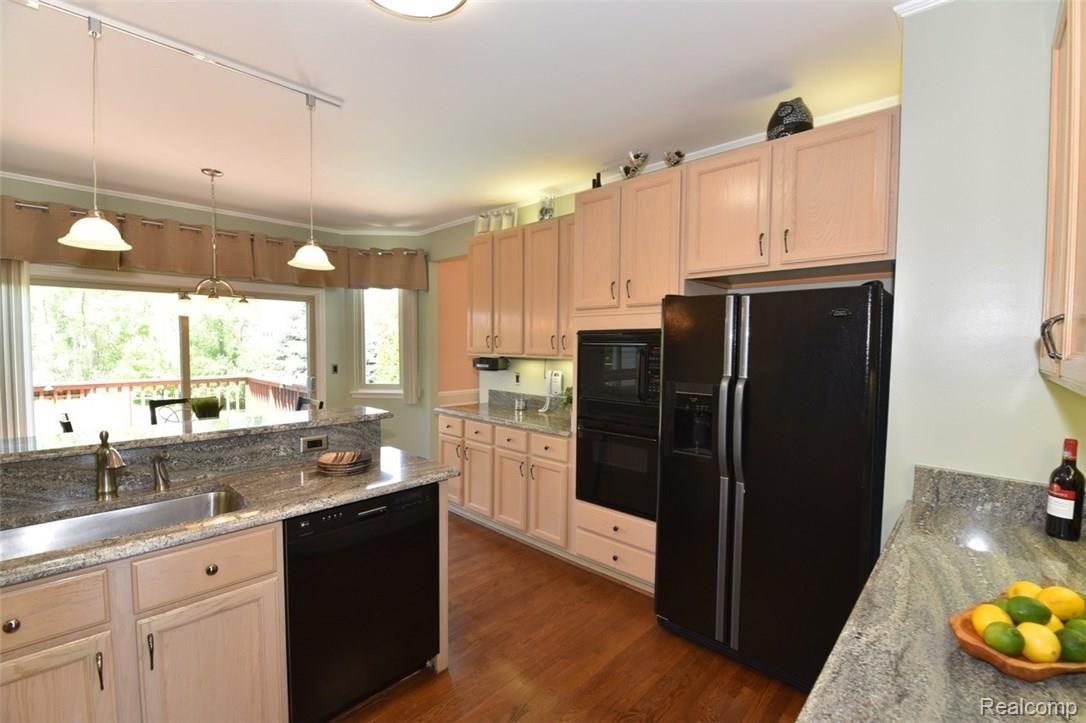 3881 Kossuth Road Lake Orion, MI 48360 - Photo 25 of 47 Appliances Included