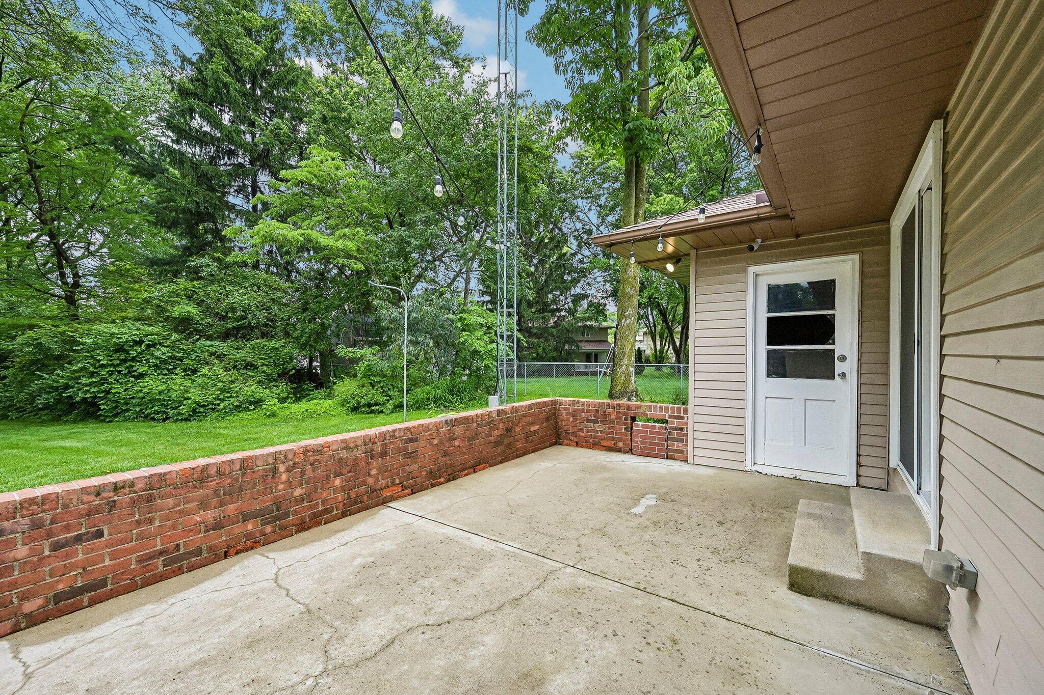 476 Clark State Road Columbus, OH 43230 - Photo 23 of 36 Patio