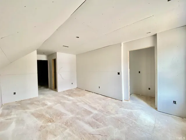 a view of empty room with window