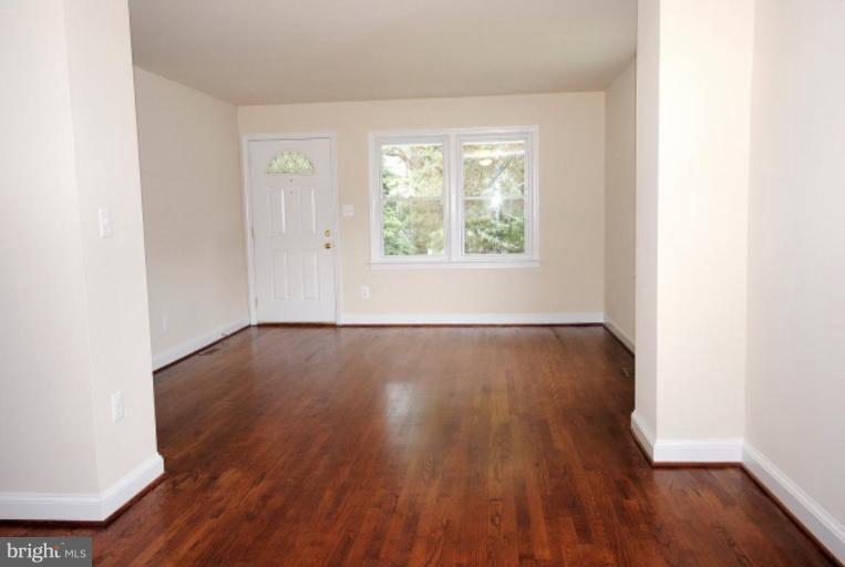 7902 Sarakal Road Clinton, MD 20735 - Photo 8 of 30 Living Room #3
