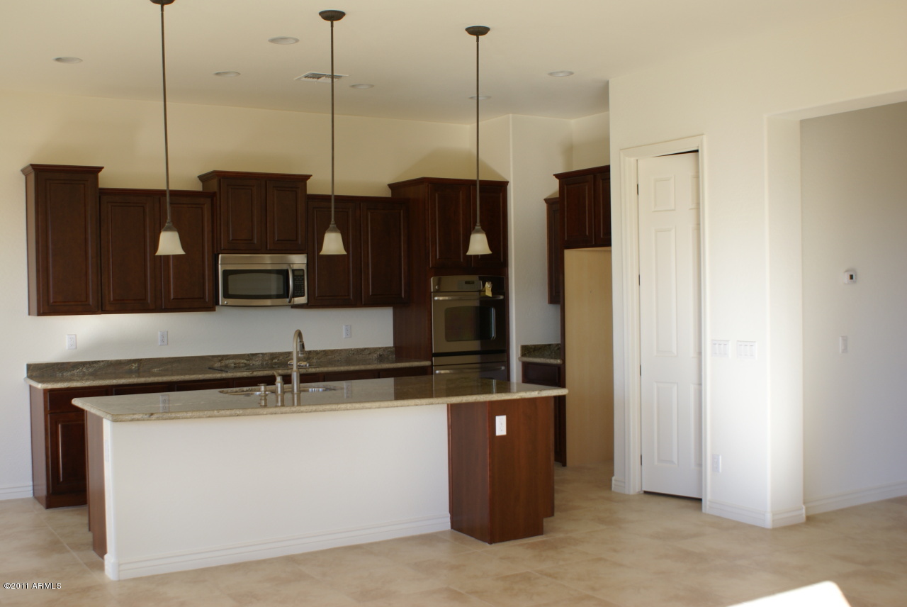 3991 East Weather Vane Road Gilbert, AZ 85296 - Photo 3 of 10 Kitchen