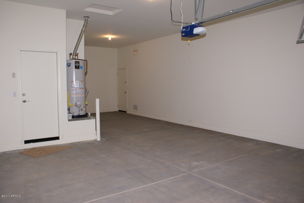 3991 East Weather Vane Road Gilbert, AZ 85296 - Photo 10 of 10 Garage