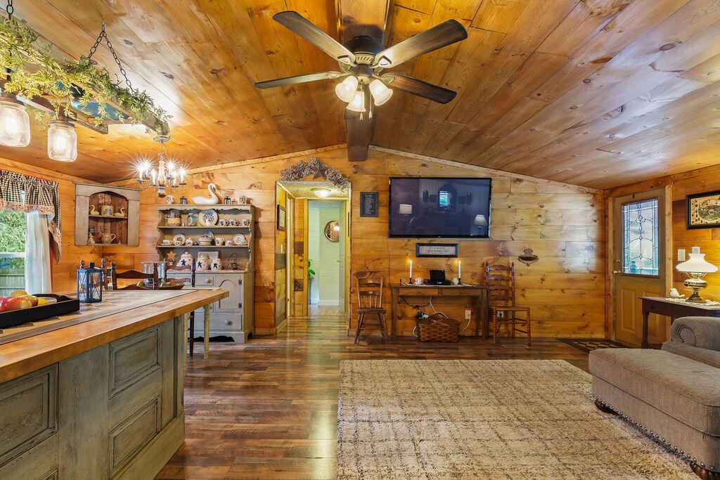 9768 Lynns Road Southwest Etna, OH 43062 - Photo 6 of 53 Great Room