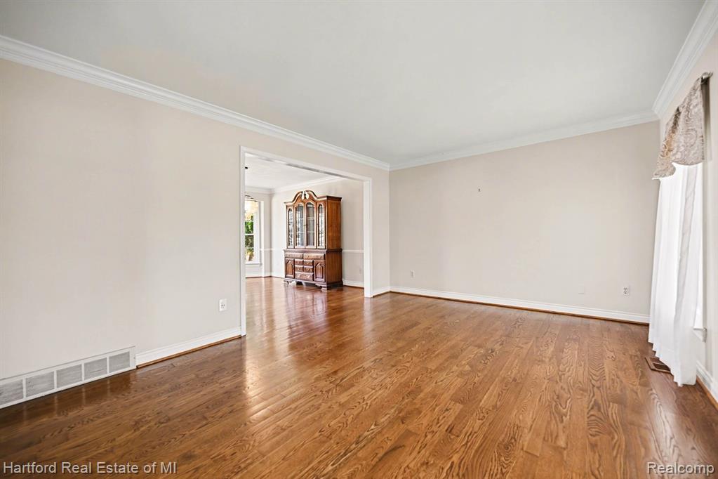 25800 Rutledge Crossing Farmington Hills, MI 48335 - Photo 4 of 27