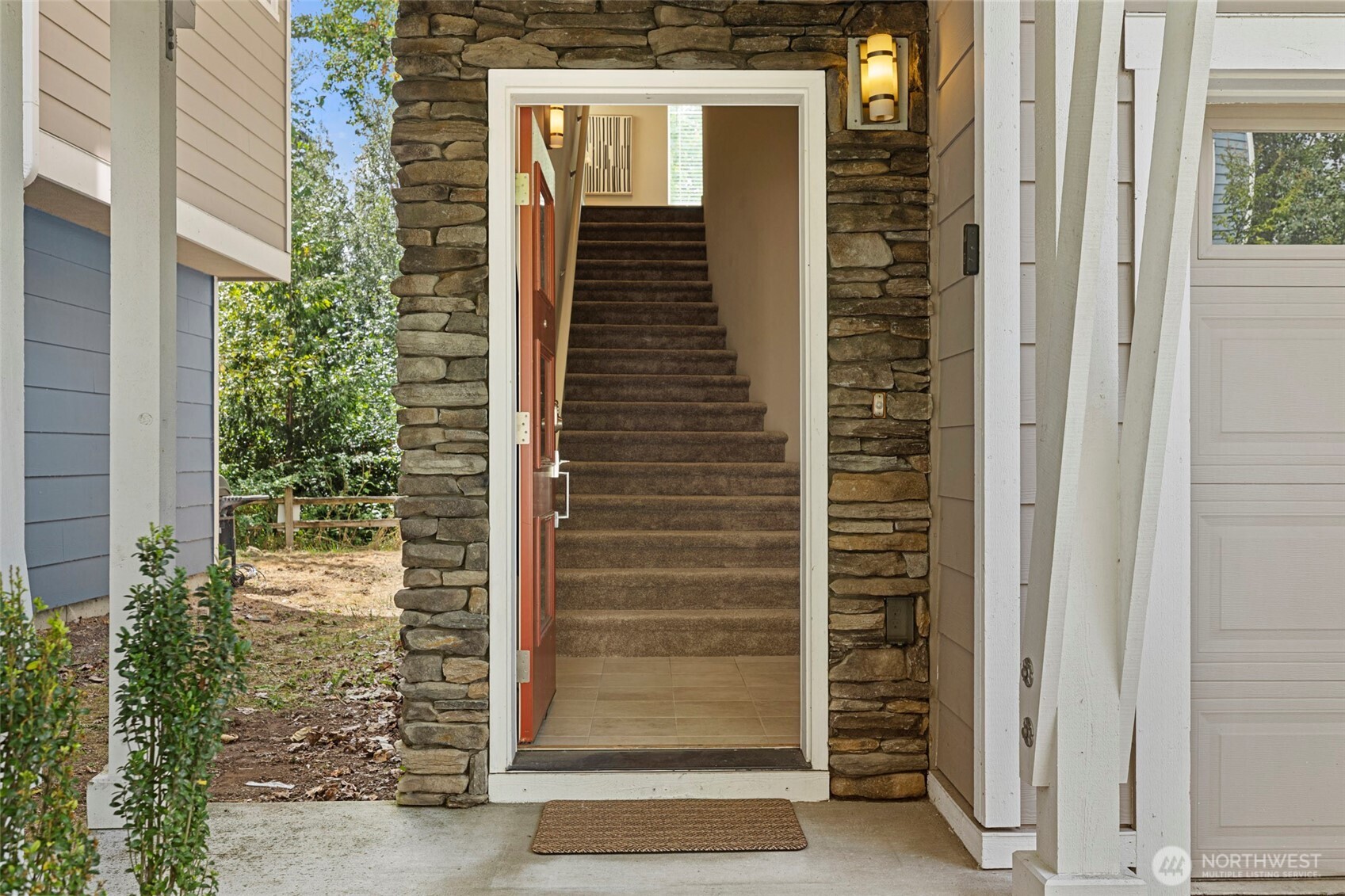 347 Vashon Court Northeast Renton, WA 98059 - Photo 5 of 31 Gallery Image 5