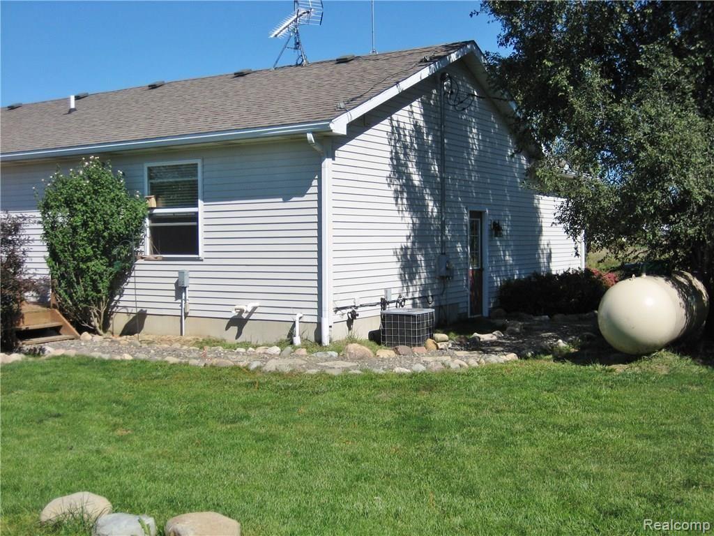 9415 North Robb Road Fowlerville, MI 48836 - Photo 22 of 31 IMG_1693.JPG