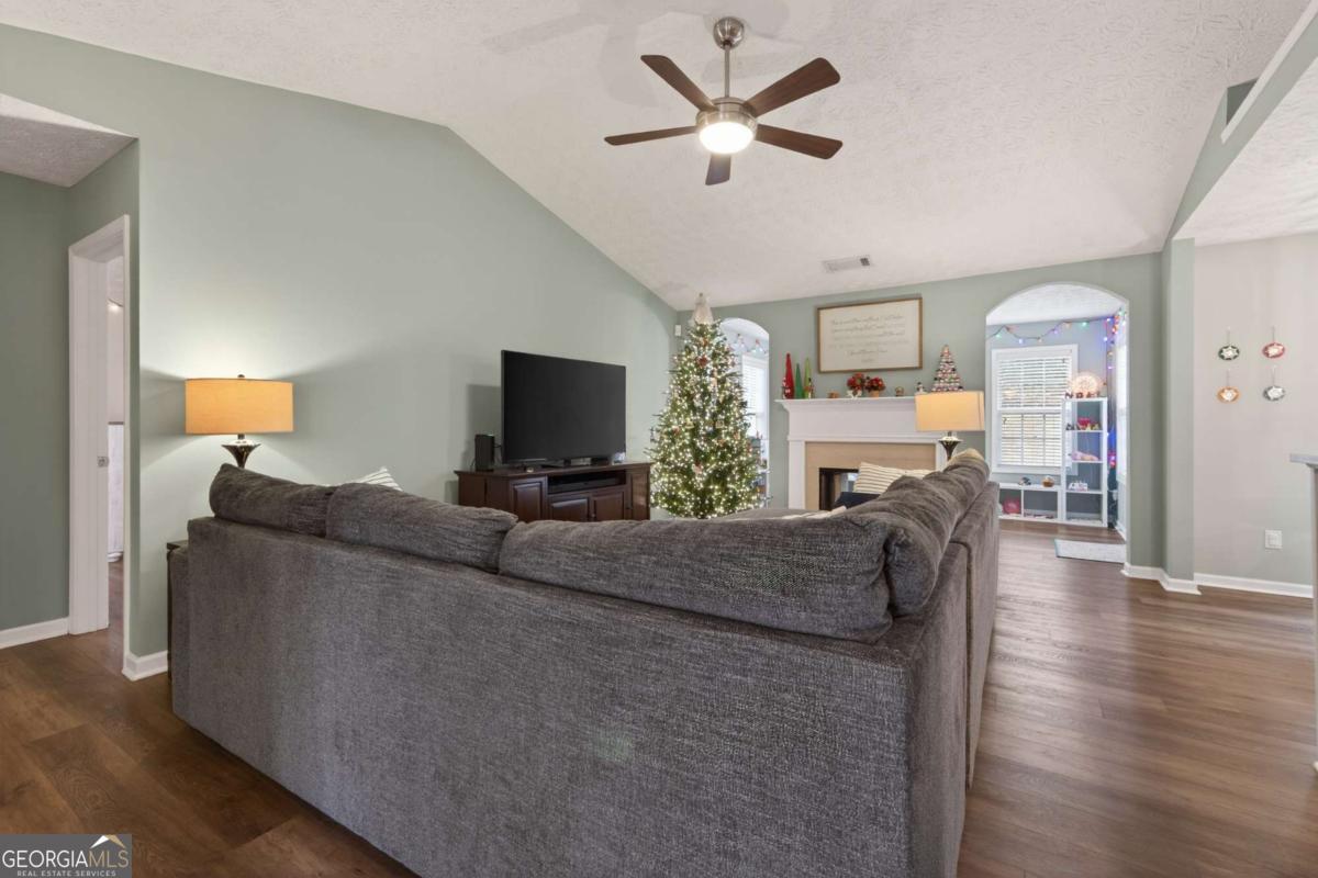 1106 Sutherland Drive Winder, GA 30680 - Photo 7 of 47