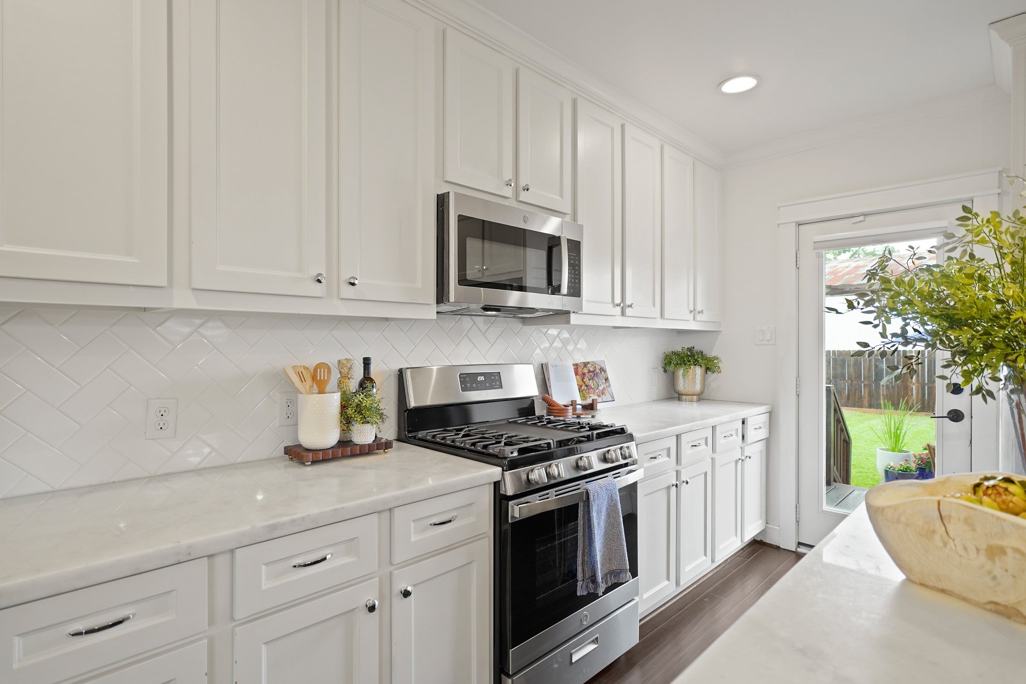 1311 Walton Street Houston, TX 77009 - Photo 17 of 43 The kitchen is equipped with stainless steel appliances including a brand new GE five-burner gas range with griddle and oven, a brand new microwave, an Amana dishwasher and the GE French-door refrigerator with ice and water dispenser stays with the home.