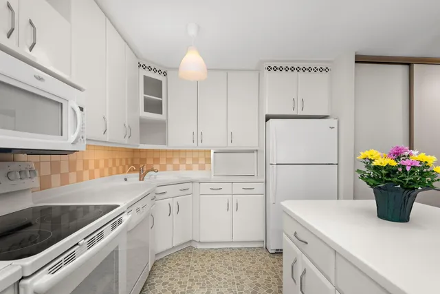 $395,000 | 1021 Yuma Lane North, Plymouth, MN 55447