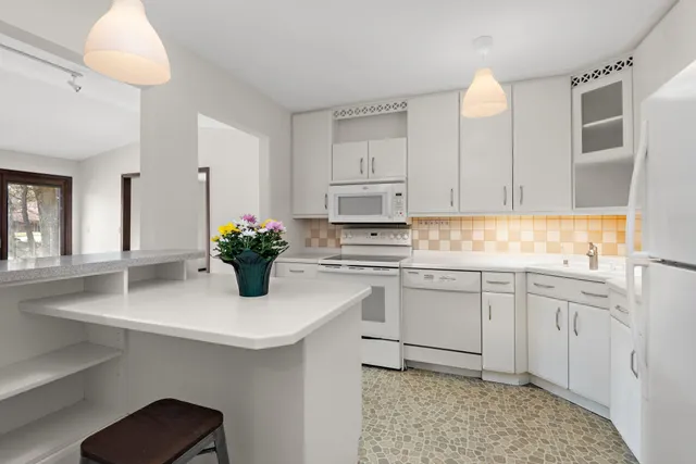 $395,000 | 1021 Yuma Lane North, Plymouth, MN 55447