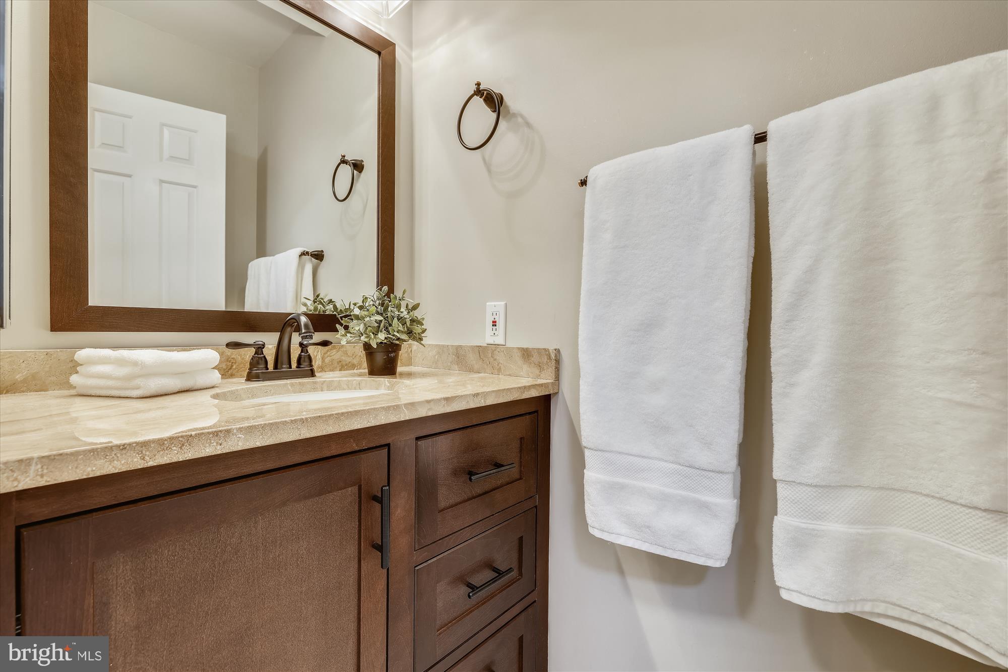 14625 Cutstone Way Silver Spring, MD 20905 - Photo 49 of 79 Upper Level Bathroom