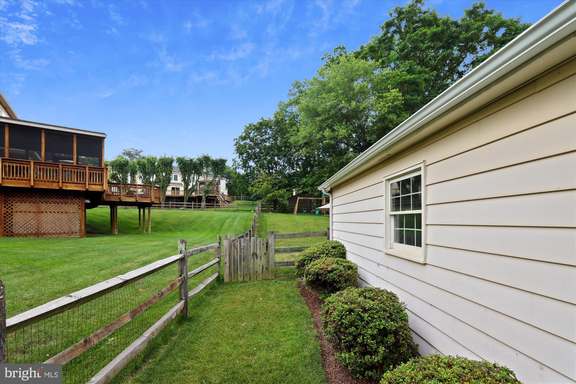 14625 Cutstone Way Silver Spring, MD 20905 - Photo 69 of 79 Side yard