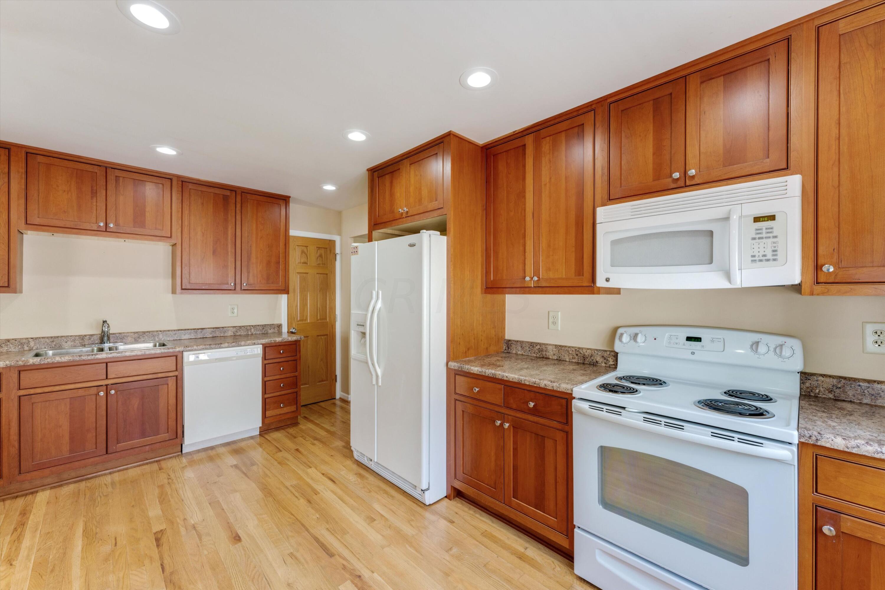 1014 James Road Lancaster, OH 43130 - Photo 10 of 32 Gallery Image 10
