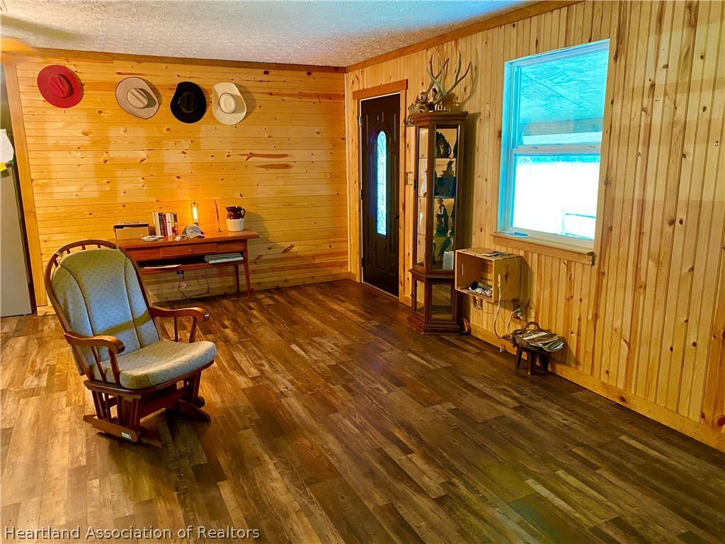 538 Hayman Road Wauchula, FL 33873 - Photo 10 of 21 a living room with furniture and a wooden floor