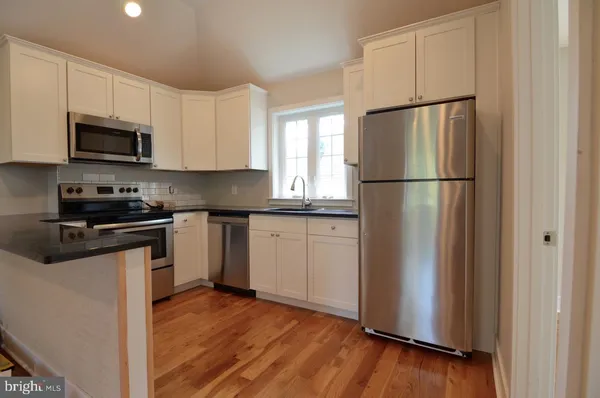 $2,350 | 400 West Wayne Avenue, Unit 3, Wayne, PA 19087