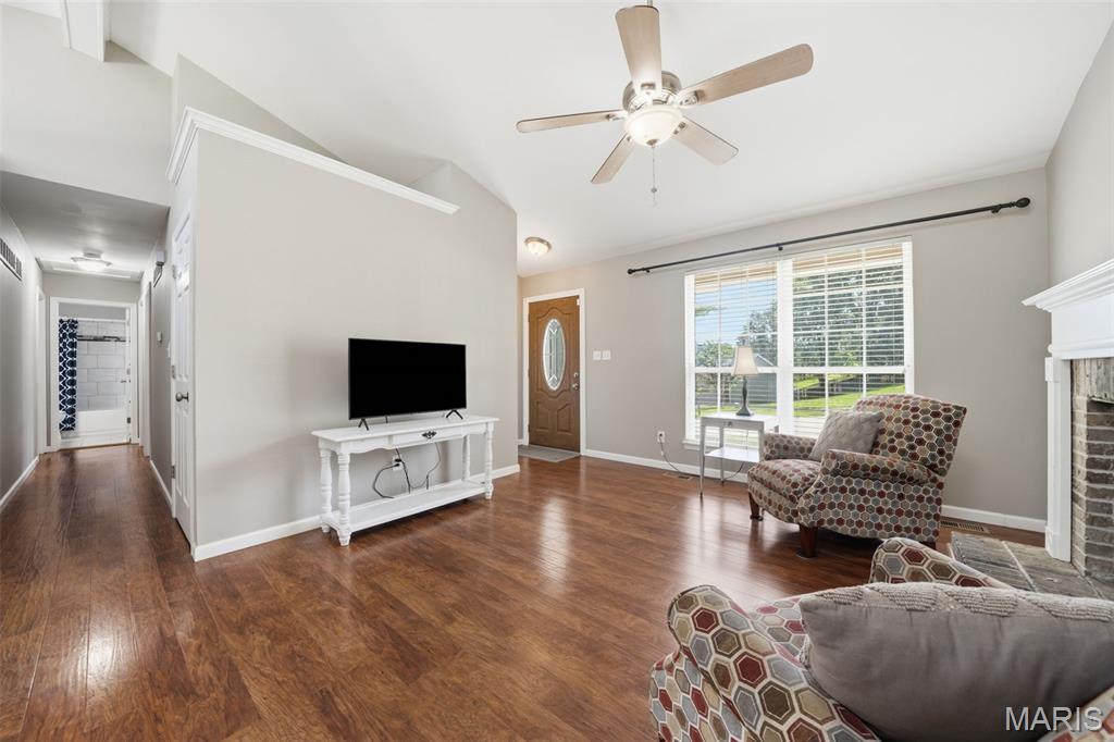 16129 Castlerea Boulevard Ballwin, MO 63021 - Photo 4 of 31
